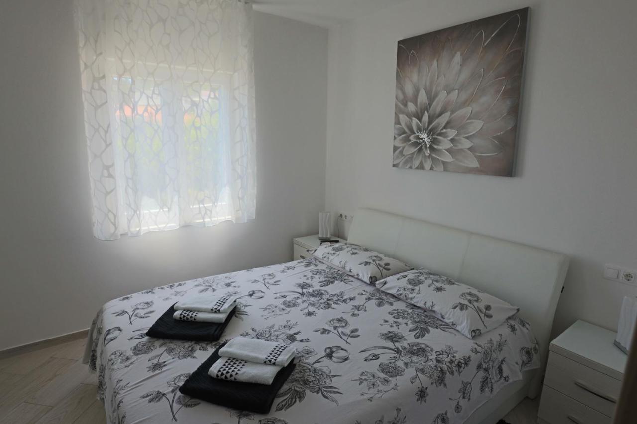 Villa La Bomboniera Слатине Екстериор снимка